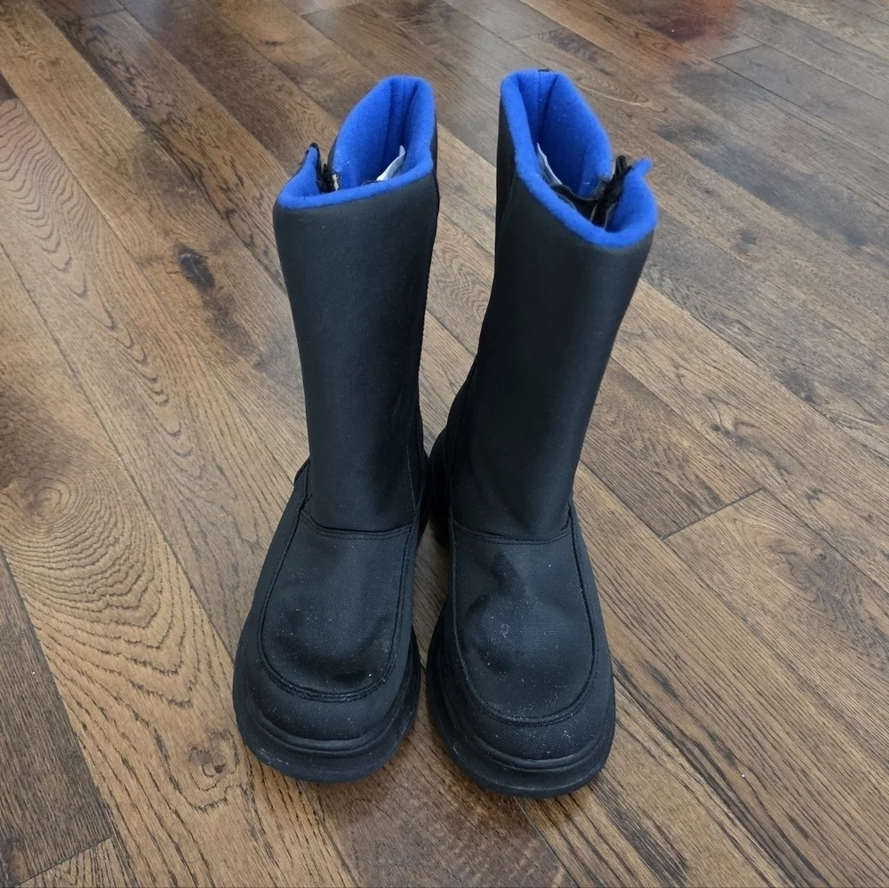 Kids Black and Blue Snow/ Winter Boots Size 2